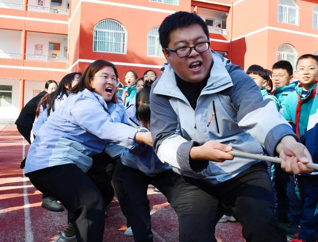 传统民间竞技：拔河比赛热血来袭的简单介绍