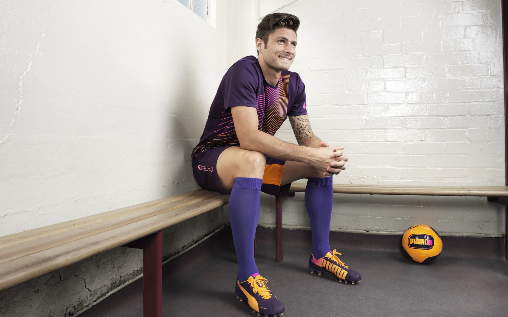 开云官方-莫伊：全黑队强力前锋，连续打破对方防线，莫伊塞斯队长