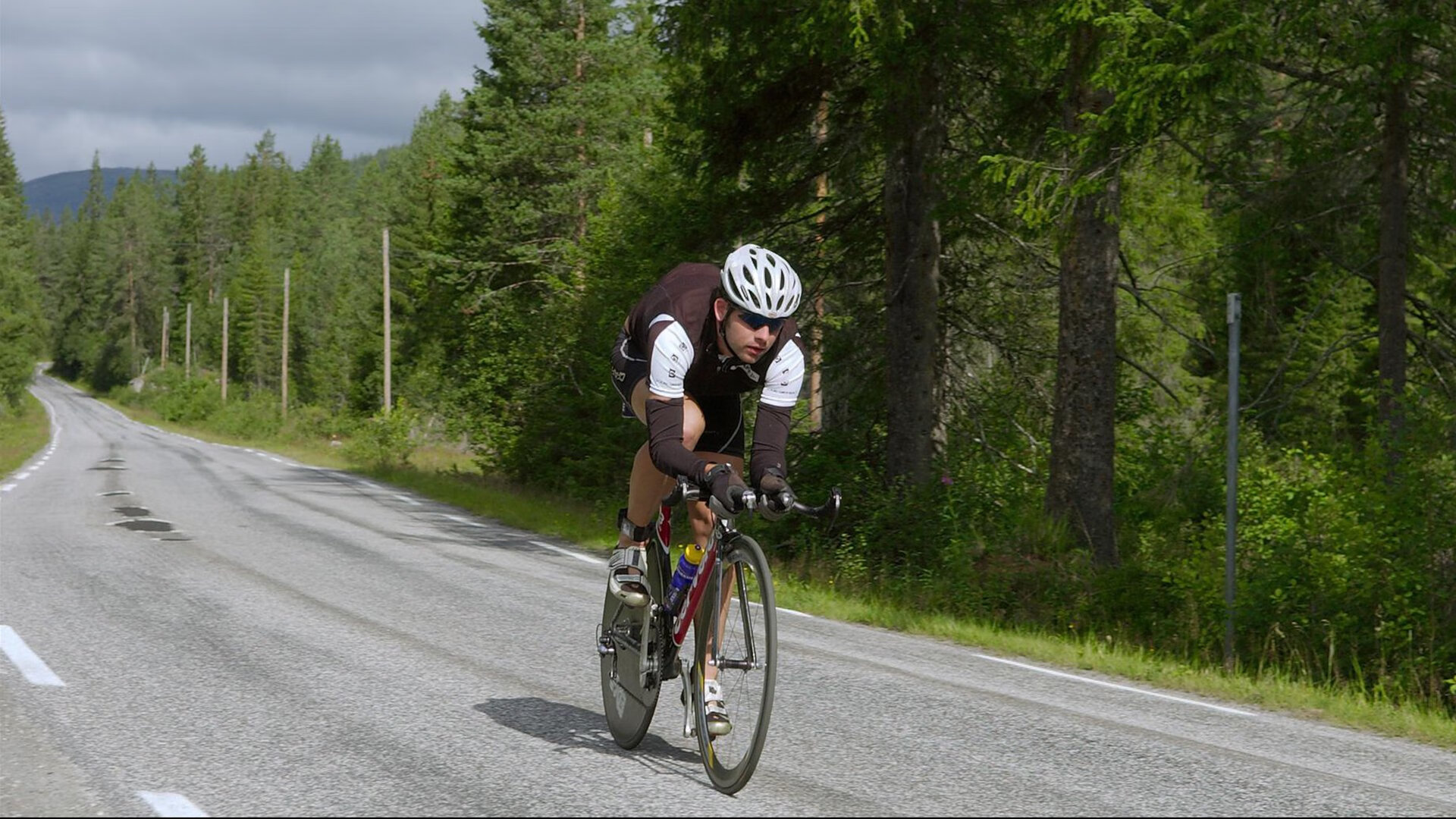 莫伊：全黑队强力前锋，连续打破对方防线，莫伊塞斯队长